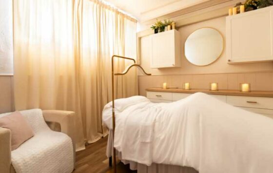 Skin by Women massage table